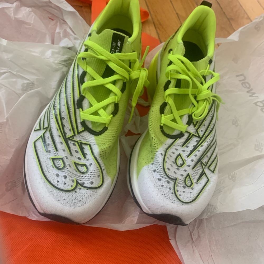 sc elite carbon new balance running shoe